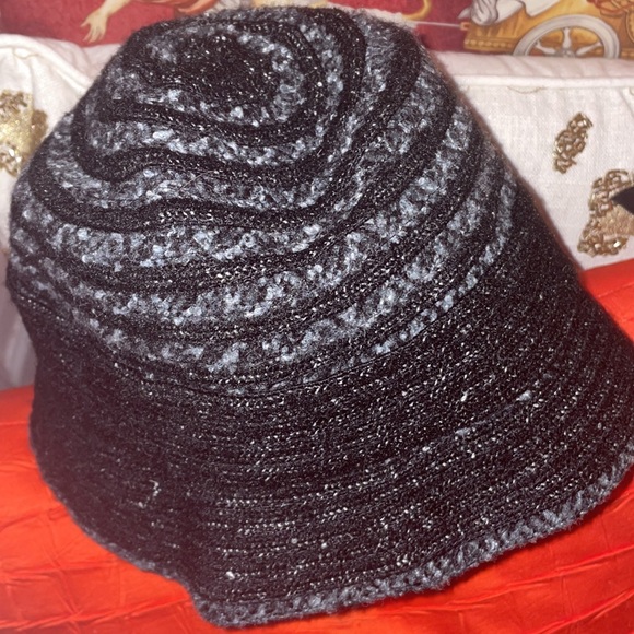 Jessica Simpson Bucket Hat - Picture 3 of 9